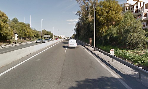 Mojón kilométrico del antiguo PK 192 de la N-340. Marbella (Fuente: Google Maps)